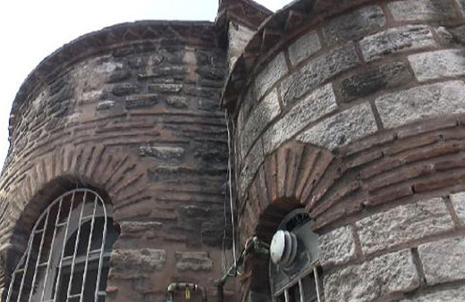 Hirami Ahmet Paşa Camii'ndeki klima ve bitişiğindeki kümes kaldırıldı