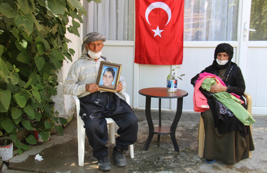 PKK'lı teröristlerin kaçırdığı işitme engelli kızlarının yolunu 7 yıldır gözlüyorlar