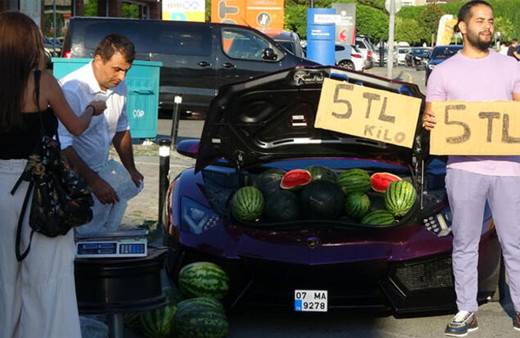 İstanbul Beyoğlu'nda lüks otomobille karpuz satışına ceza