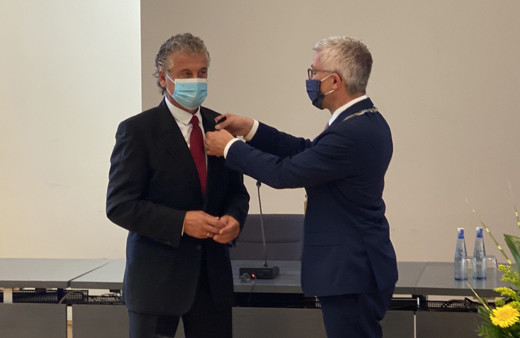 Eski milli futbolcu Erdal Keser'e Almanya devlet liyakat nişanı verildi