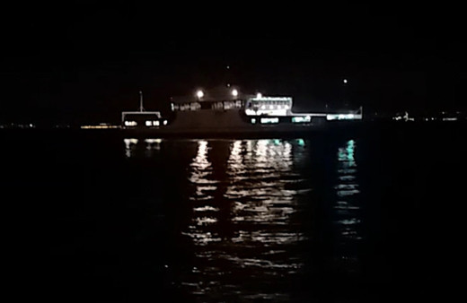 Yalova'da feribot karaya oturdu