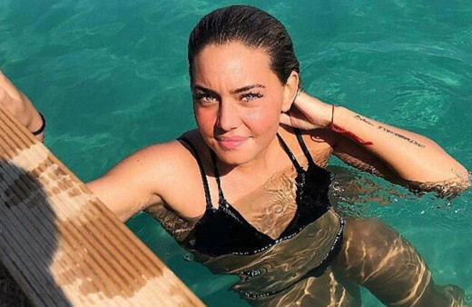 Survivor Aycan Yanaç bikinili pozlarının eleştirilmesine cevabıyla olay oldu