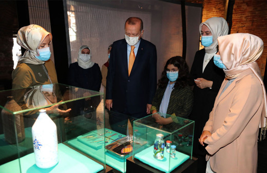 Erdoğan'dan KADEM'in sergisine ziyaret