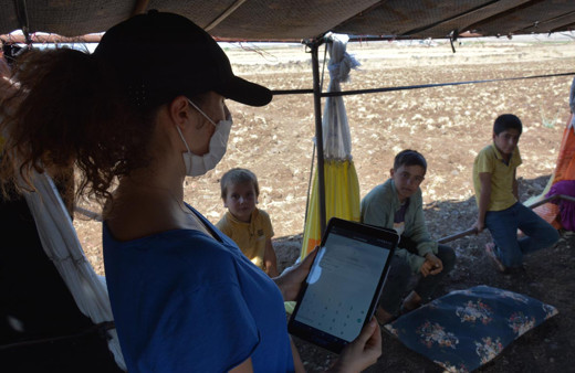 Şanlıurfa'da tarlada online ders EBA Mobil Destek Aracı öğrencilerle buluştu