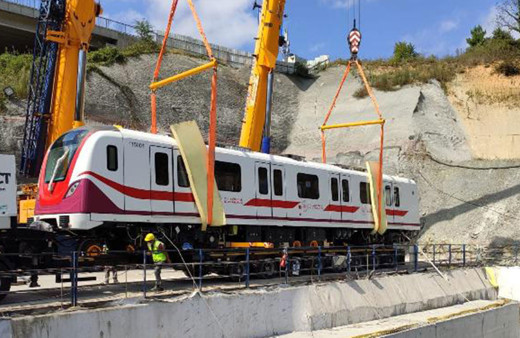 Gayrettepe-İstanbul Havalimanı Metrosu'nda ilk tren seti raylara indi