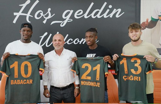 Alanyaspor üç futbolcuyla sözleşme imzaladı