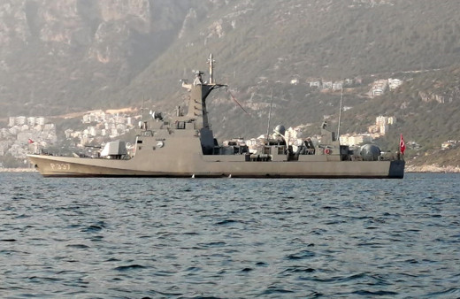 Türk savaş gemisinden Yunanistan'a gözdağı