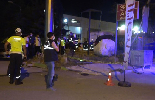 Direksiyon başında kalp krizi geçirip yoldan çıkan sürücü hayatını kaybetti