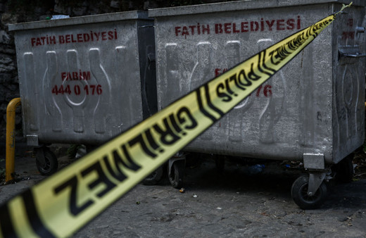 Fatih'te insanlığı öldüren olay vicdansızlar 2 aylık bebeği çöpün yanına bıraktı