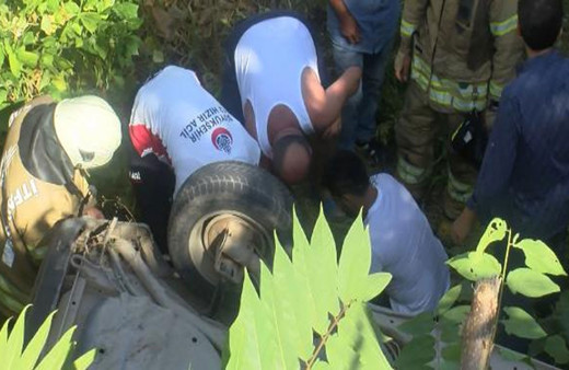 Sarıyer'de akıllara durgunluk veren kaza! Otomobil evin bahçesine düştü