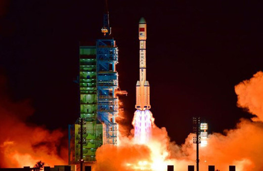 Çin'in 'yeniden kullanılabilir' uzay aracı Dünya'ya döndü