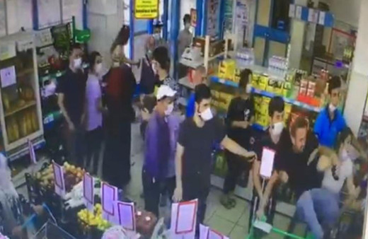 İndirim koronayı unutturdu! Ucuz bilgisayar için tekme tokat kavga ettiler