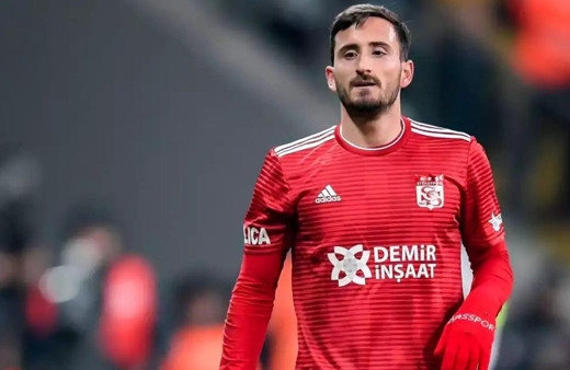 Sivasspor'da Erdoğan Yeşilyurt trafik kazası atlattı