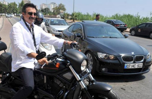 Eski bakan Kürşat Tüzmen ekran yıldızı oluyor! Motorsikletle bir yol hikâyesi yazacak