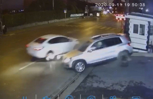 Ortaköy'de kazada ölümden saniyelerle kurtuluş kamerada