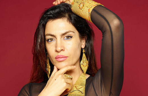 Tuğba Ekinci sevgilisiyle dudak dudağa paylaştı olay paylaşımları devam ediyor