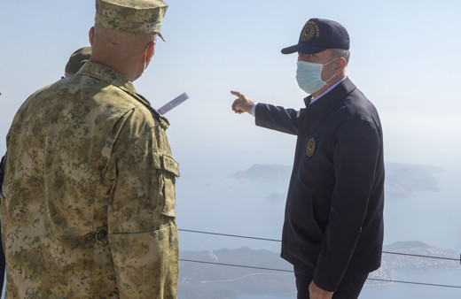 Milli Savunma Hulusi Akar Meis'i gösterip sordu: Bunlar tahrik değilse ne!