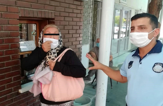 İzmir'de bir dilencinin üzerinden çıkan altınlar ve nakit para pes dedirtti