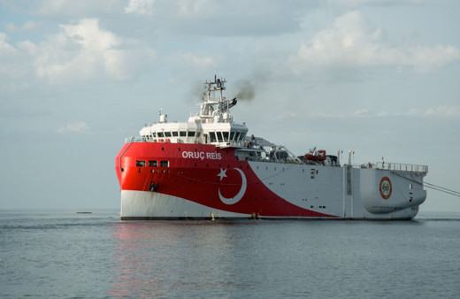 Diplomasiye fırsat! Oruç Reis D. Akdeniz'deki çalışmalara ara verip Antalya'ya döndü