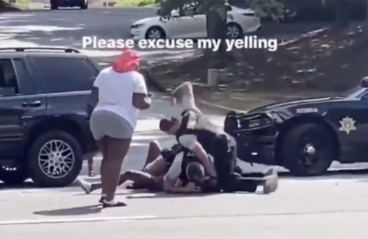 ABD'de siyah adamı yere yatırıp defalarca yumruklayan polis görevden alındı