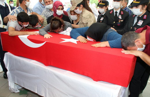 Şehit Astsubay Sinan Aktay düğün yıl dönümünde son yolculuğuna uğurlandı