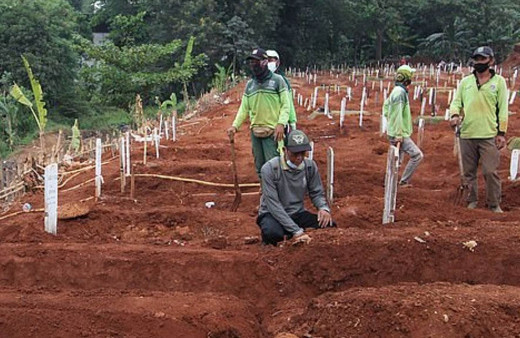 Endonezya'da maske takmayanlara mezar kazma cezası verilecek