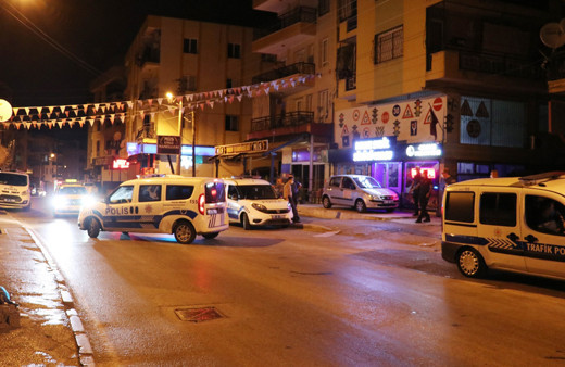 İzmir'de oğlu tarafından darbedilen kadın hastaneye kaldırıldı