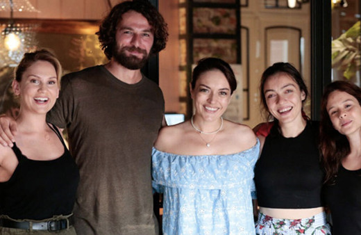 Masumlar Apartmanı konusu nedir saat kaçta kimler oynuyor?