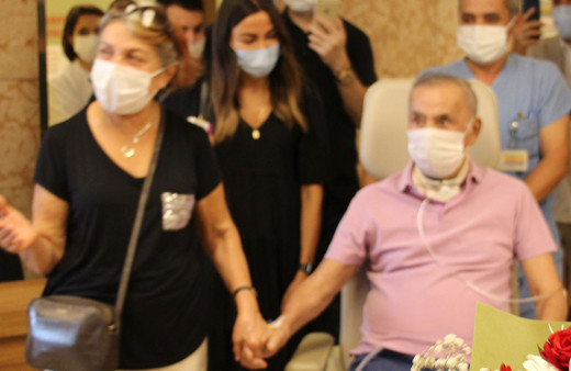 4 ay sonra yoğun bakımdan çıktı ilk bunu sordu: Neden herkes maske takıyor?