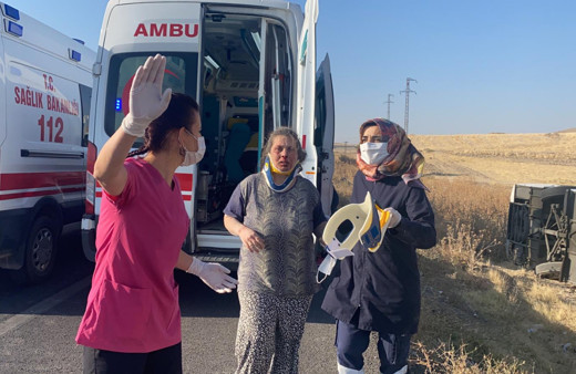 Aksaray'da yolcu otobüsü şarampole devrildi: 30 yaralı