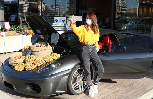 Ankara'da ilginç olay! Milyonluk spor arabanın bagajında ceviz satıyor