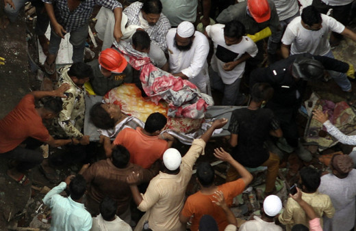 Hindistan'da bina çöktü 13 ölü 11 yaralı