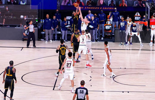 Lakers, son saniye basketiyle NBA Batı finalinde 2-0 öne geçti