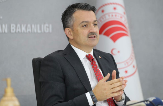 Bakan Bekir Pakdemirli: 4 numara kuru kayısıyı kilogram başına için 21 liradan alıyoruz