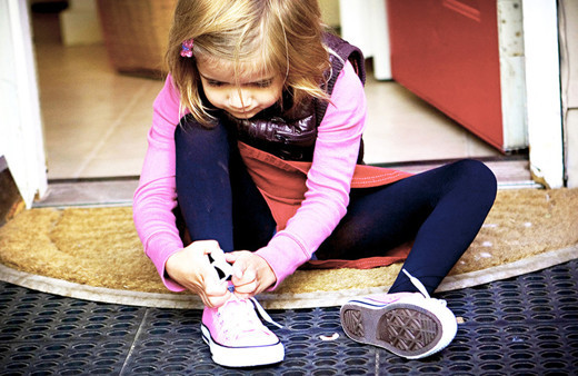 Çocuğunuz ayakkabısını bağlayamıyorsa dikkat! ‘Sakar çocuk sendromu’ nedir