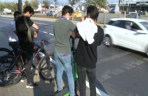 Pendik'te scooterla yolun karşısına geçerken otomobil çarptı öldü