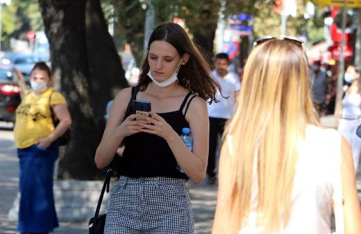 İngiliz Proseför, maskesiz ve sosyal mesafesiz hayat için 2021 yazını işaret etti