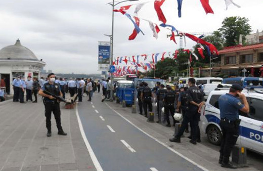 Yol kapatıldı çevik kuvvet geldi! Üsküdar Kız Kulesi'nin karşısındaki kafeler yıkıldı!