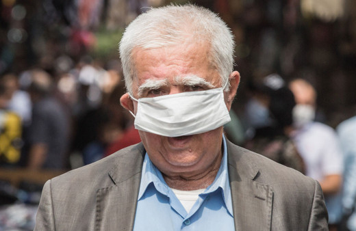 Beyazıt'ta maske ve sosyal mesafe kuralı unutuldu