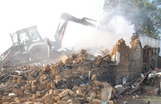 Malkara'da tarladayken dumanı merak edip arkadaşını aradı evinin yandığını öğrendi