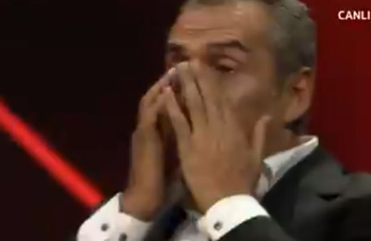 Yavuz Bingöl annesinin videosunu izlerken gözyaşlarına boğuldu: Beni unuttu