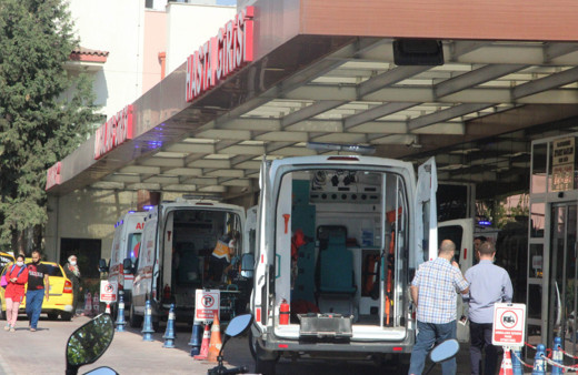 Sınırda askeri araç devrildi: 16 yaralı