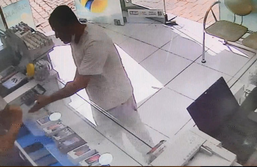 Fatih'te telefoncuların kabusu olan hırsız hep aynı yöntemi kullanıyor