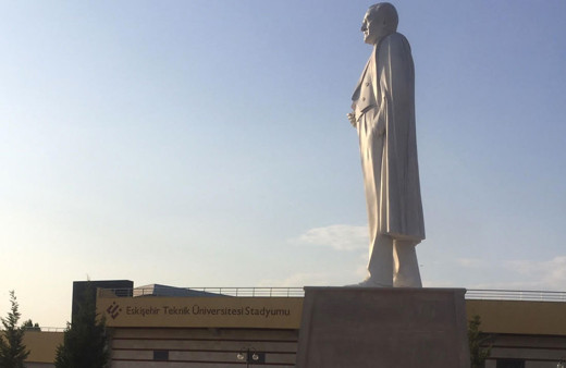 Eskişehir Teknik Üniversitesi kampüsünde heykel tartışması