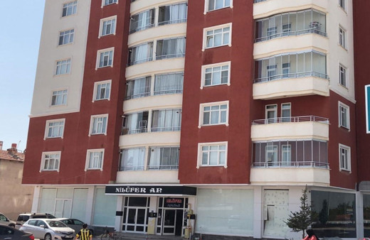 Konya'da öğretmen çiftin canlı ders verdiği sırada 20 aylık bebeği balkondan düştü