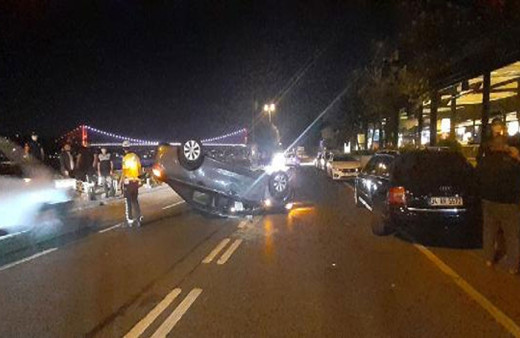 Feci kaza! Sarıyer'de park halindeki otomobile çarpıp takla attı