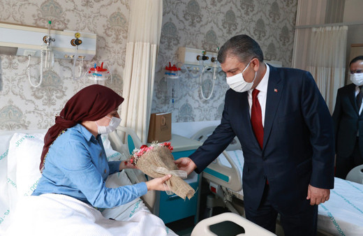 Sağlık Bakanı Fahrettin Koca’dan Samsun'daki hastalara ’geçmiş olsun’ ziyareti