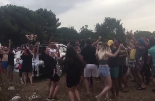 Şile’de kamp yapan gençlerin festivali pes dedirtti! Korona saçtılar