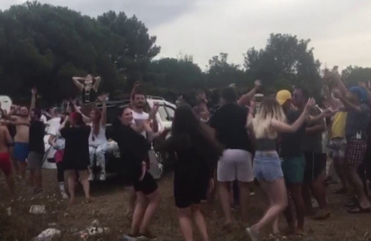 İstanbul Şile'de koronavirüse aldırış etmeden festival düzenleyen şahıslara ceza yağdı