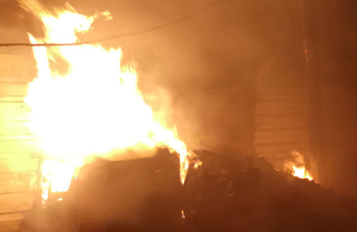 Kuzey İrlanda'da göçmen karşıtı protestoda 2 ev ateşe verildi